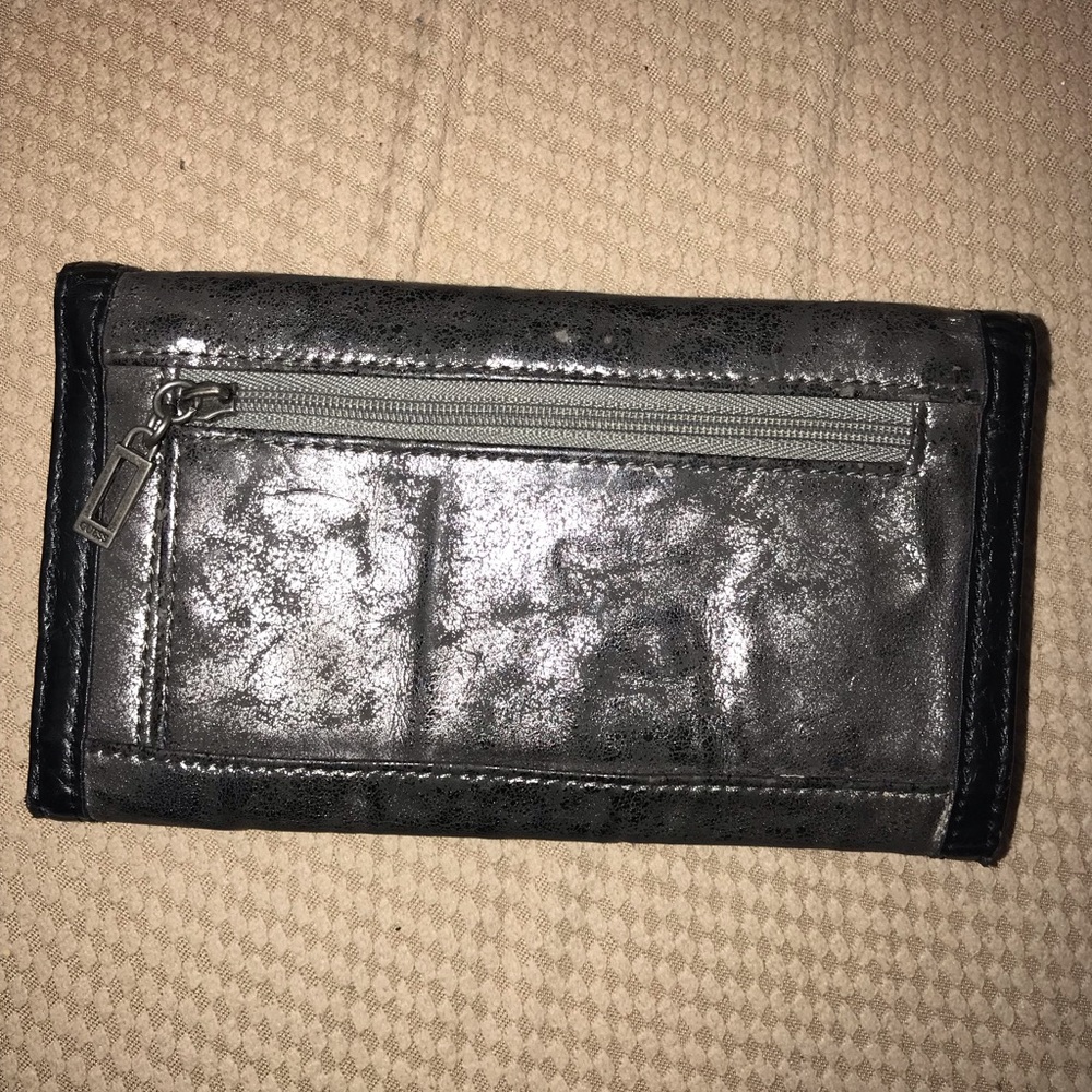 GUESS Wallet - Picture 2 of 3
